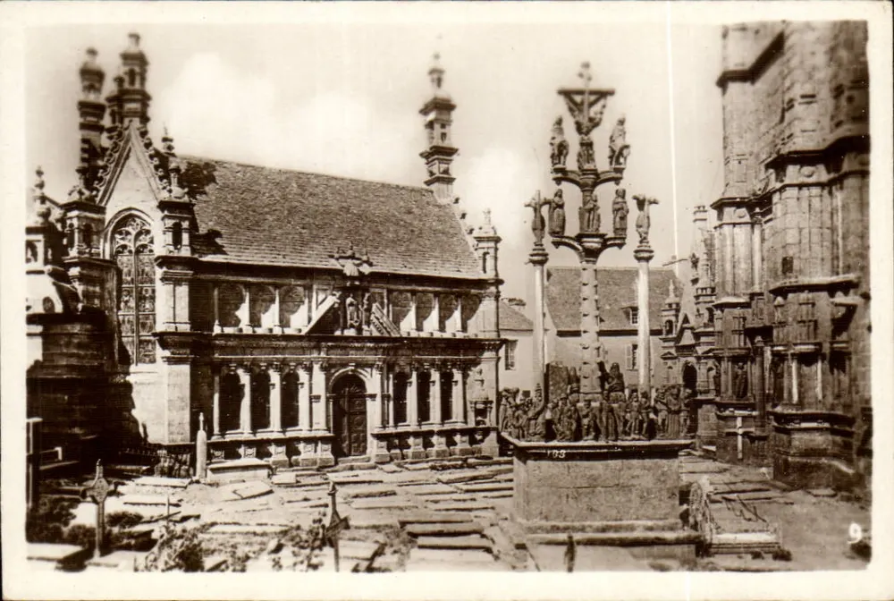 Sainte-Thégonnèse - Calvarienberg und Ossuar - Vorderseite