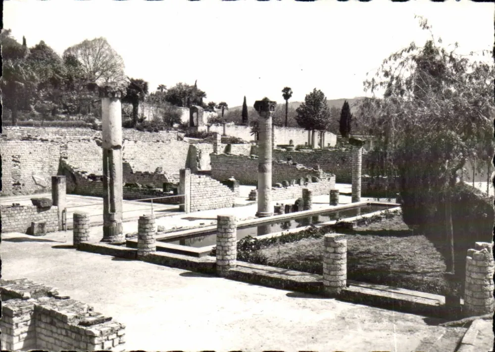 Vaison-la-Romaine — Het Huis van de Messû — 92-58 - Voorkant