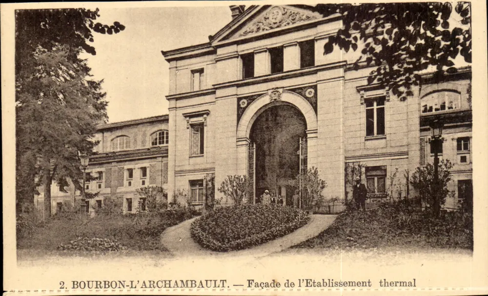 Bourbon-l'Archambault — Facha da Estação Termal — n°2 - Frente