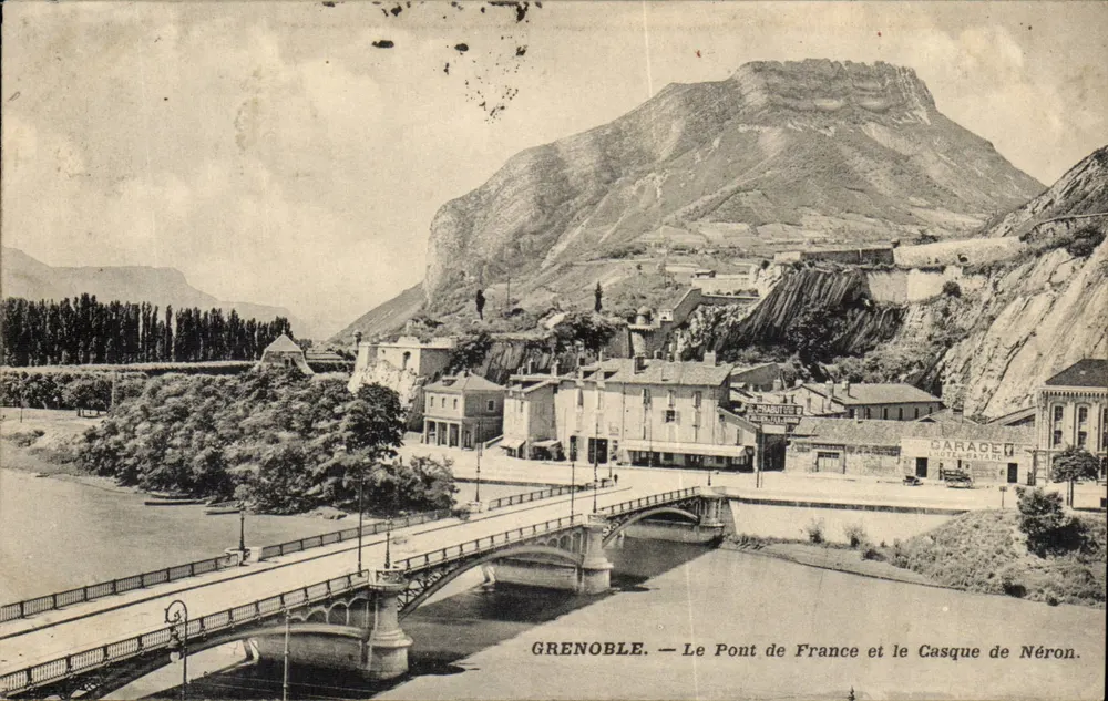 Grenoble — Der Brücke von Frankreich und das Helm von Nero — Verleger unbekannt, Seriennummer nicht sichtbar - Vorderseite