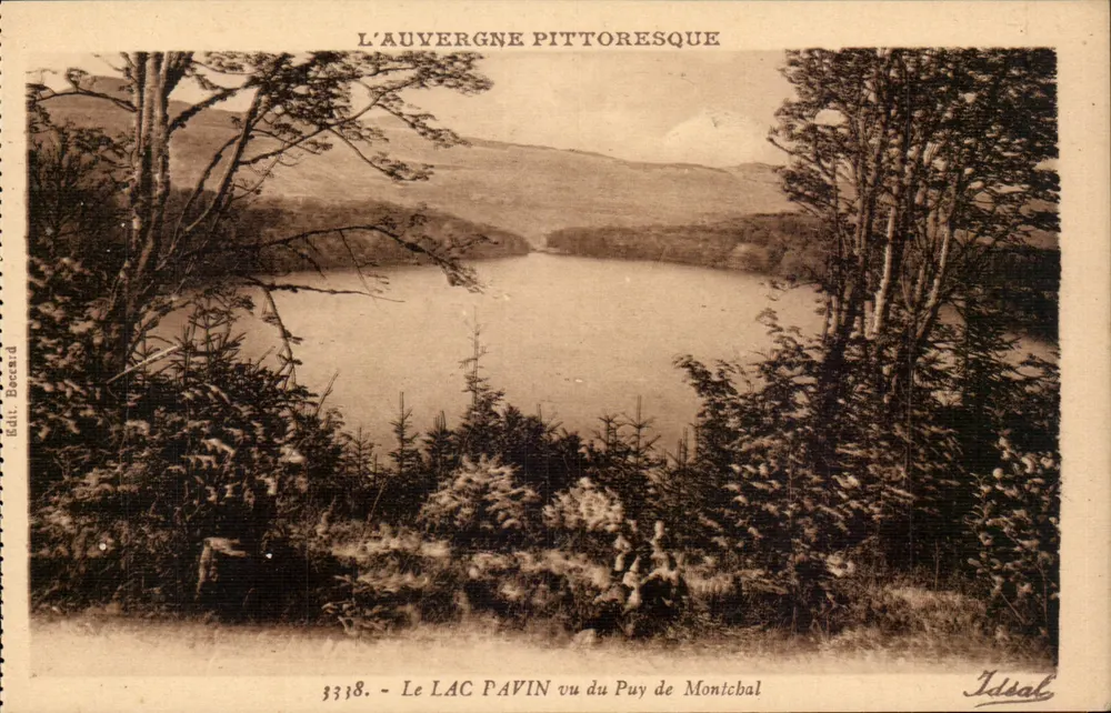 Lac Pavin vom Puy de Monichal aus gesehen — Die malerische Auvergne — Verlag Idsal, n° 3318 - Vorderseite