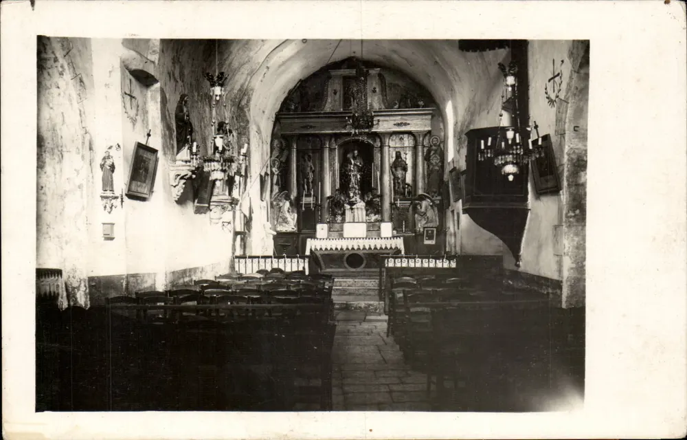 Interior de una iglesia — decoración barroca y estatuas — número de serie no visible - Anverso