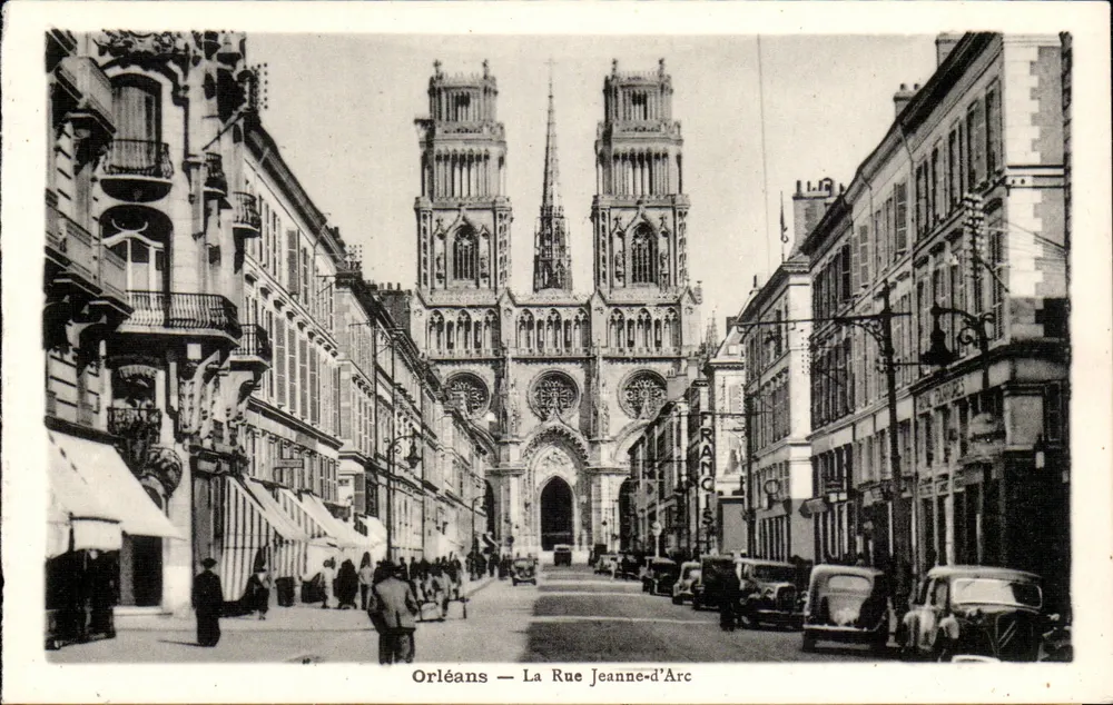Orléans — A Rue Jeanne-d'Arc — vista da catedral - Frente