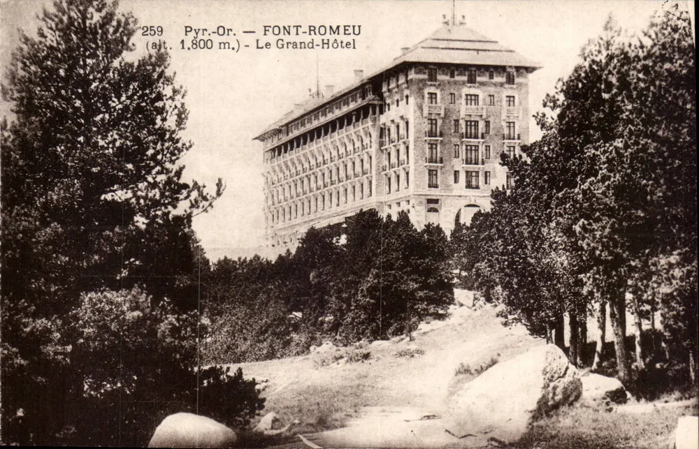 Font-Romeu — O Grand-Hôtel — Pirineus-Orientais - Frente
