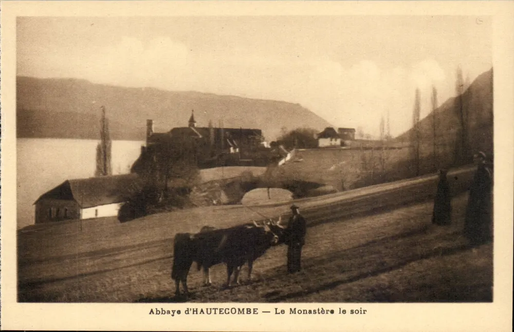 Abbaye von HAUTECOMBE — Das Kloster am Abend - Vorderseite