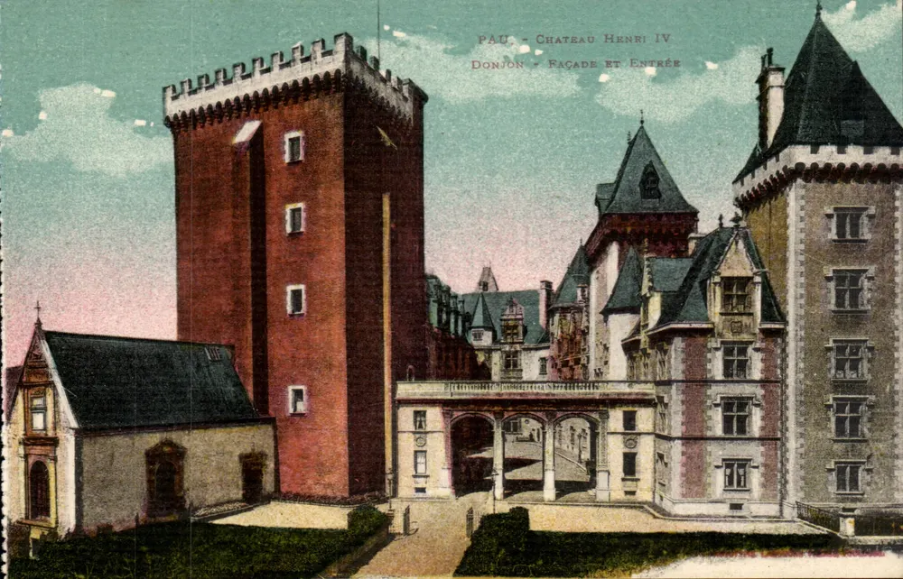 Pau - Schloss Henri IV - Bergfried, Fassade und Eingang - Vorderseite