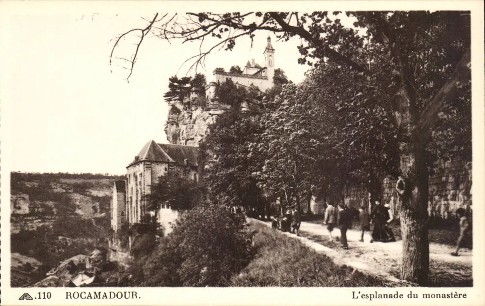 Rocamadour — A esplanada do mosteiro — n°110 - Frente