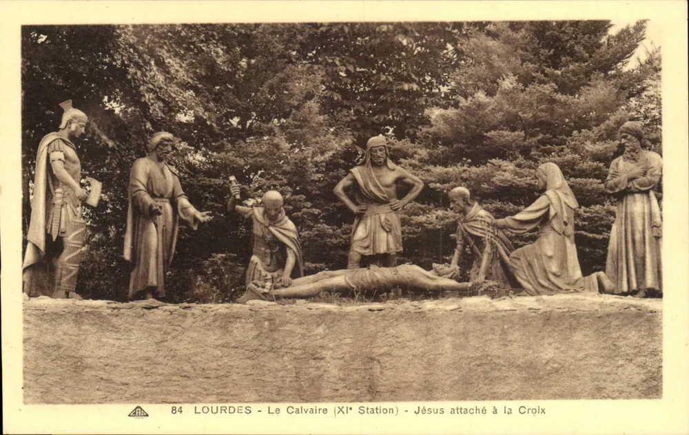 Lourdes - Das Calvary (XI. Station) - Jesus an der Kreuzesnagelung - Vorderseite
