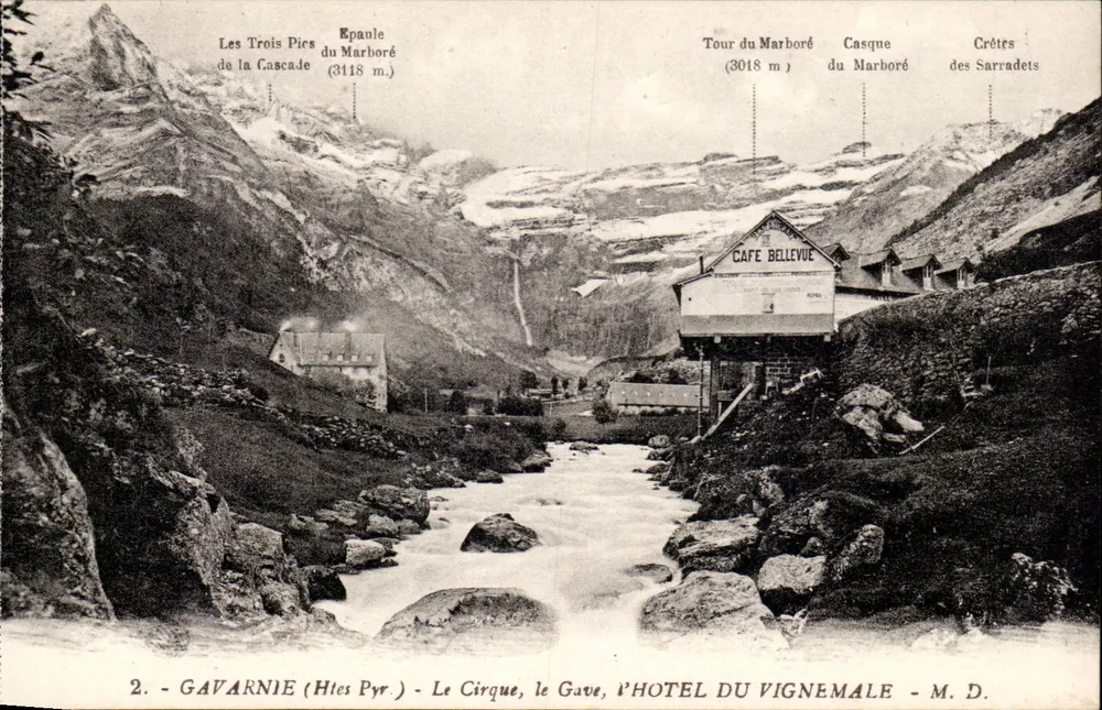 Gavarnie (Hautes Pyrénées) — Der Cirque, der Gave, das Hotel du Vignemale — M. D. - Vorderseite