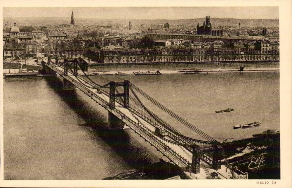 Vista panorâmica de Toulouse — Ponte suspensa sobre a Garonne — Héliogravure Labouche - Frente