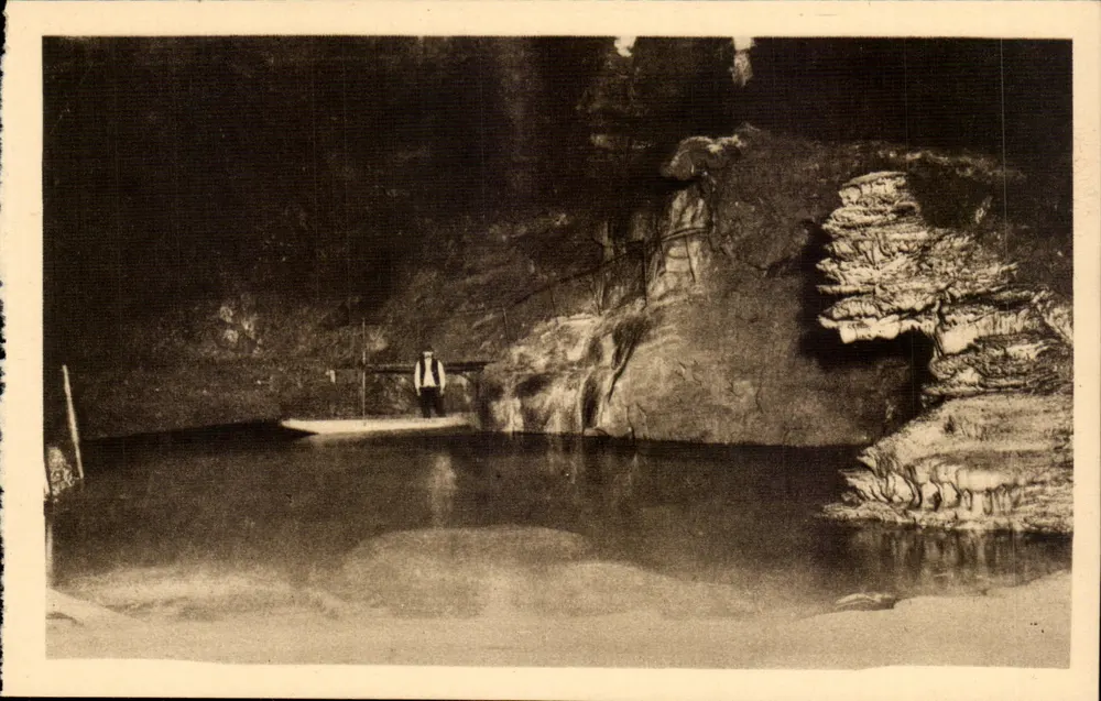 Padirac — O Lago Suspenso — Livraria do Lot em Saint-Céré - Frente