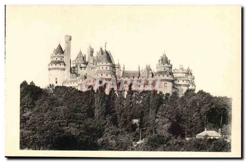 Castelo de Pierrefonds — face nordeste — Edição dos Monumentos Históricos - Frente