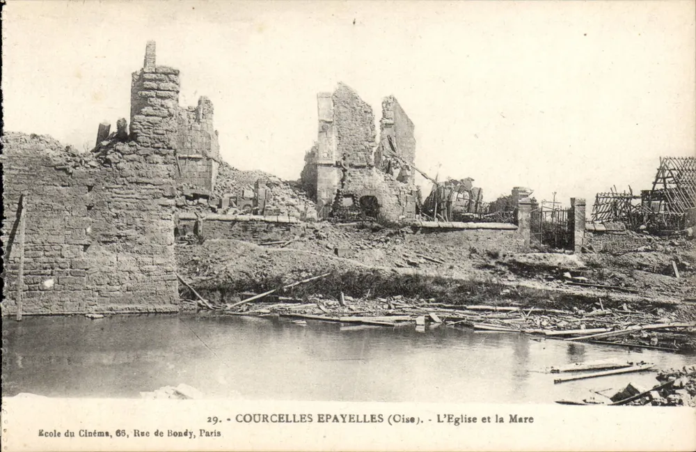 Courcelles-Epayelles (Oise) — A Igreja e a Marce — Escola de Cinema, 66 Rue de Bondy, Paris - Frente