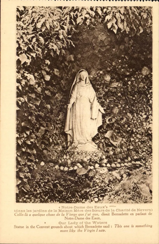 Notre-Dame des Eaux — Statue in den Gärten der Mutterkirche der Schwestern der Caritas in Nevers — Imprimerie par Audard, 6, rue de Varenne-Colombier, Paris - Vorderseite