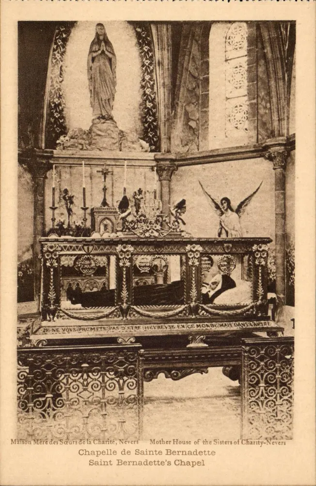 Capela de Santa Bernadette — Casa Mãe das Irmãs da Caridade, Nevers — Impresso por Aulard, 6, rue des Vieux-Colombiers, Paris - Frente