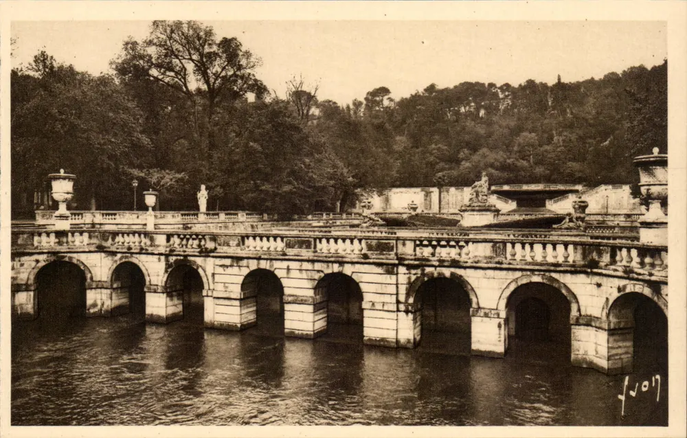 Nîmes (Gard) — Garten der Fontaine — Die römischen Bäder — 'Yvain' Art Editions, Paris - Vorderseite