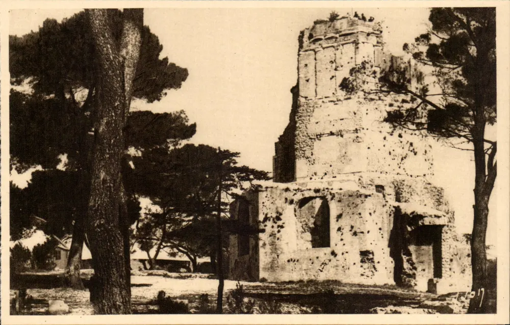 Nîmes (Gard) — A Torre Magne — Éditions d'Art Martel - Frente