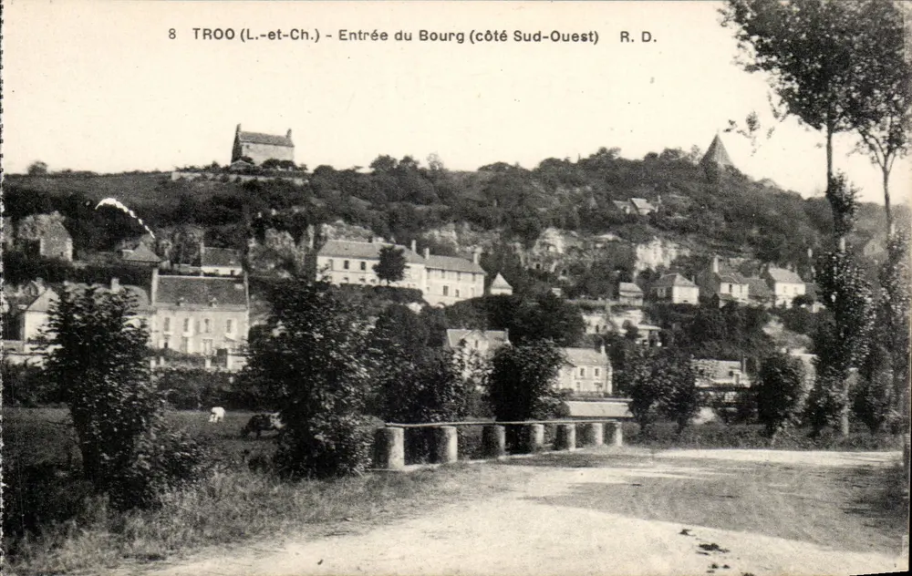 Troo (Loir-et-Cher) — Entrada do Bourg (lado Sul-Oeste) — R. D. - Frente
