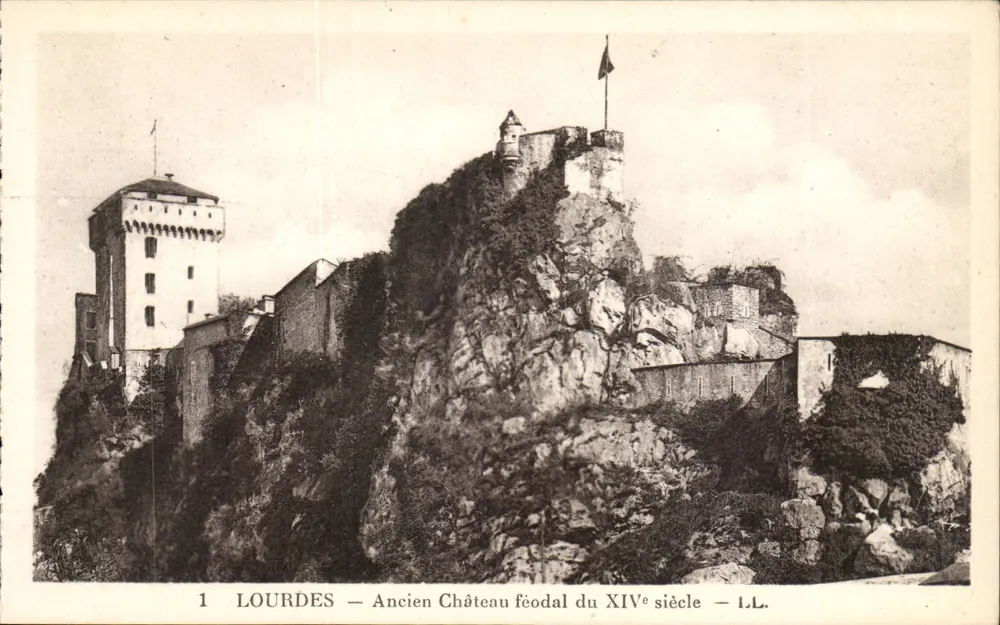 Lourdes — Ancien Château féodal du XIVe siècle — I.L. - Recto