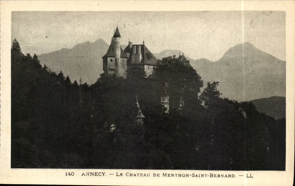 O Castelo de Menthon-Saint-Bernard — Annecy — LL - Frente