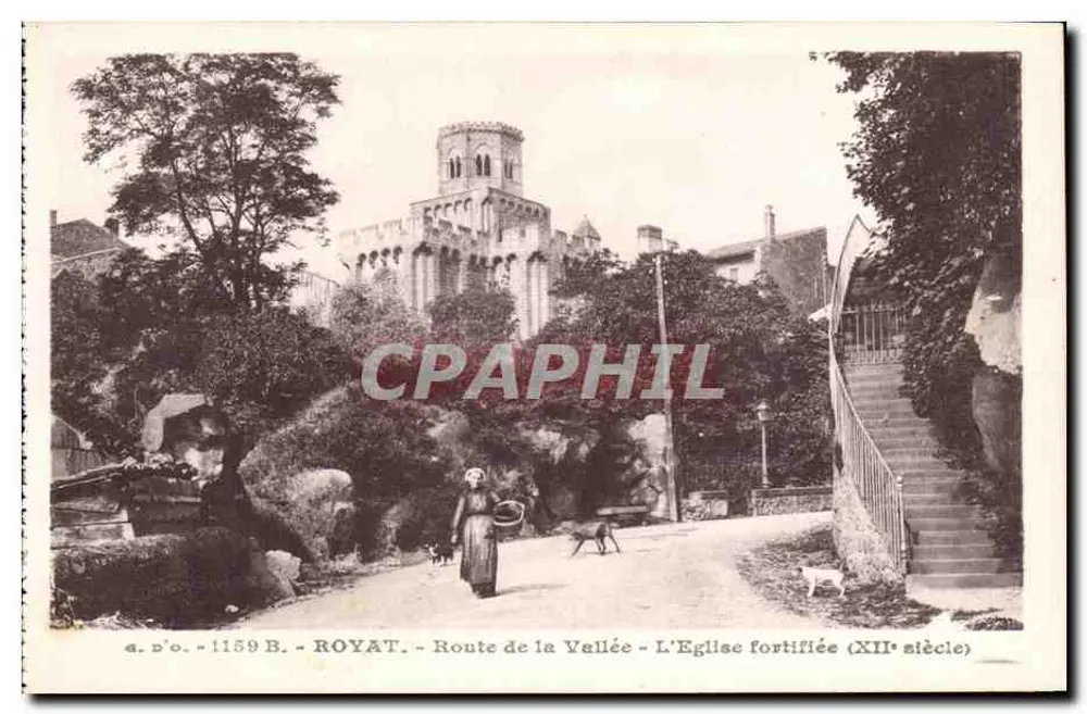 Royat - Route de la Vallée - Die befestigte Kirche (12. Jahrhundert) - Vorderseite