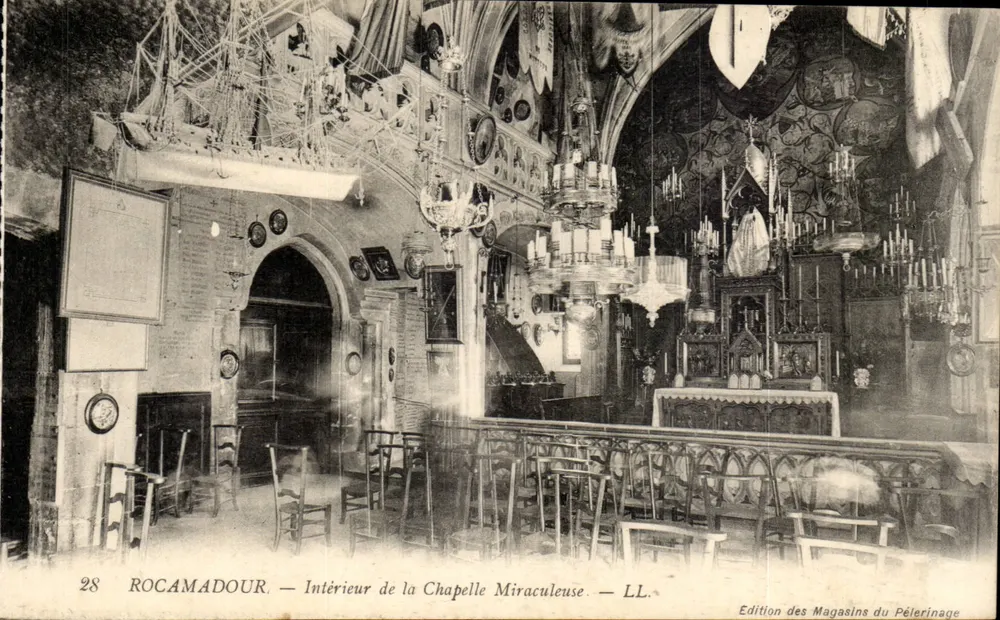Rocamadour — Interior da Capela Milagrosa — Edição dos Magasins do Pèlerinage, n°28 - Frente