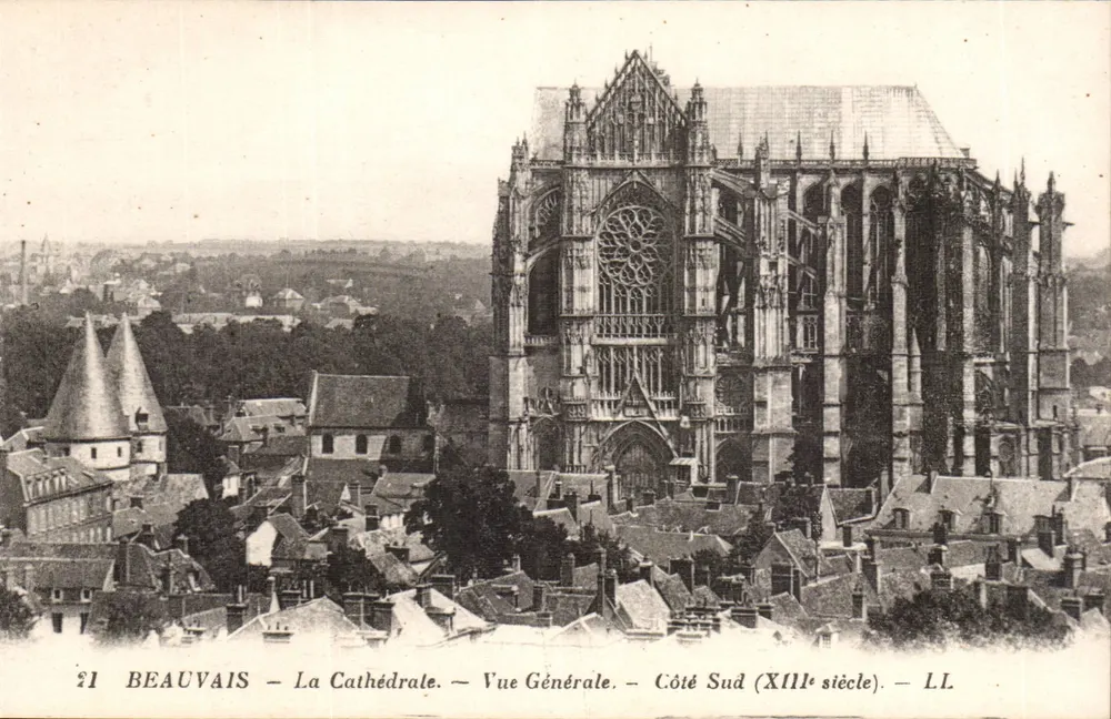 Beauvais — A Catedral — Vista Geral — Lado Sul (século XIII) — LL - Frente