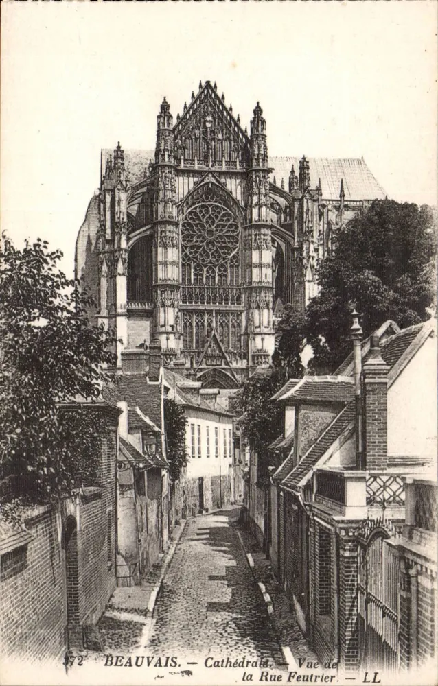 Beauvais — Catedral — Vista da Rue Feutrier — LL - Frente