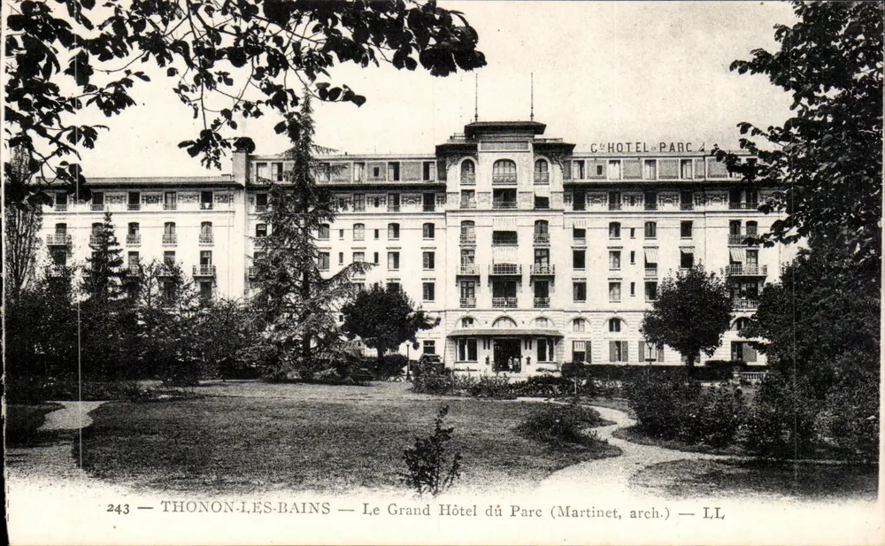 Thonon-les-Bains — Das Grand Hotel du Parc (Martinet, Arch.) — LL - Vorderseite