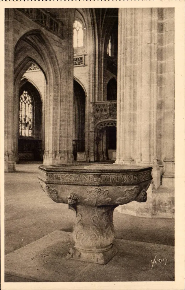Bourg (Ain) - Igreja de Brou - O Benedito - Frente