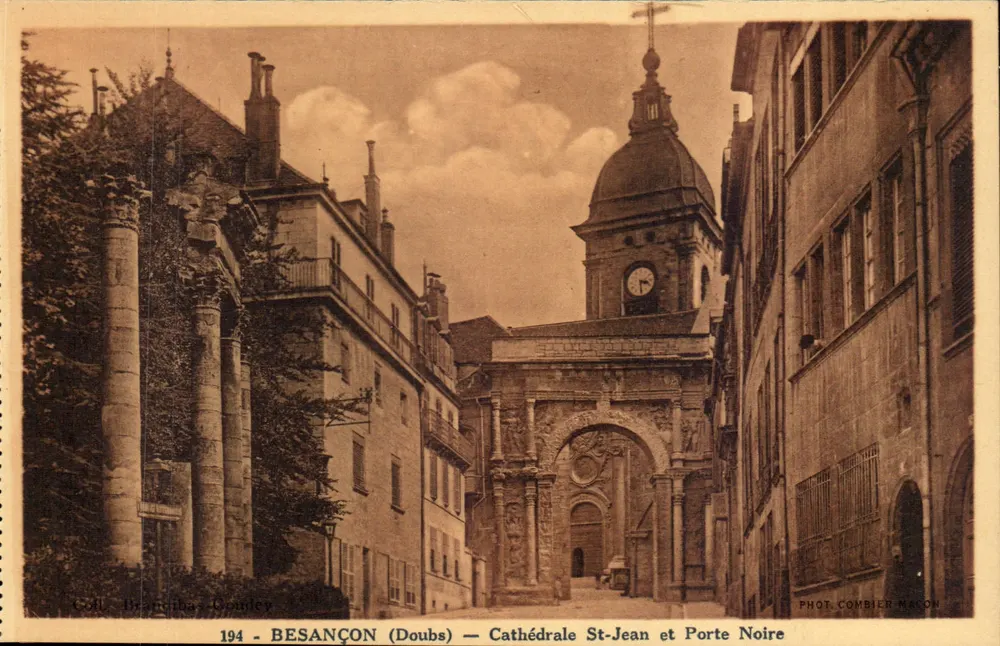 Besançon (Doubs) — Kathedrale St-Jean und Porte Noire — Foto. Combier Macon - Vorderseite