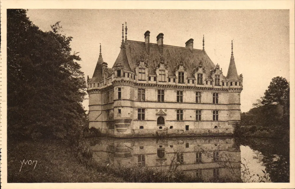 Castelo de Azay-le-Rideau — A Doce França. Castelos do Loire — Edição de Arte YVON, Paris - Frente