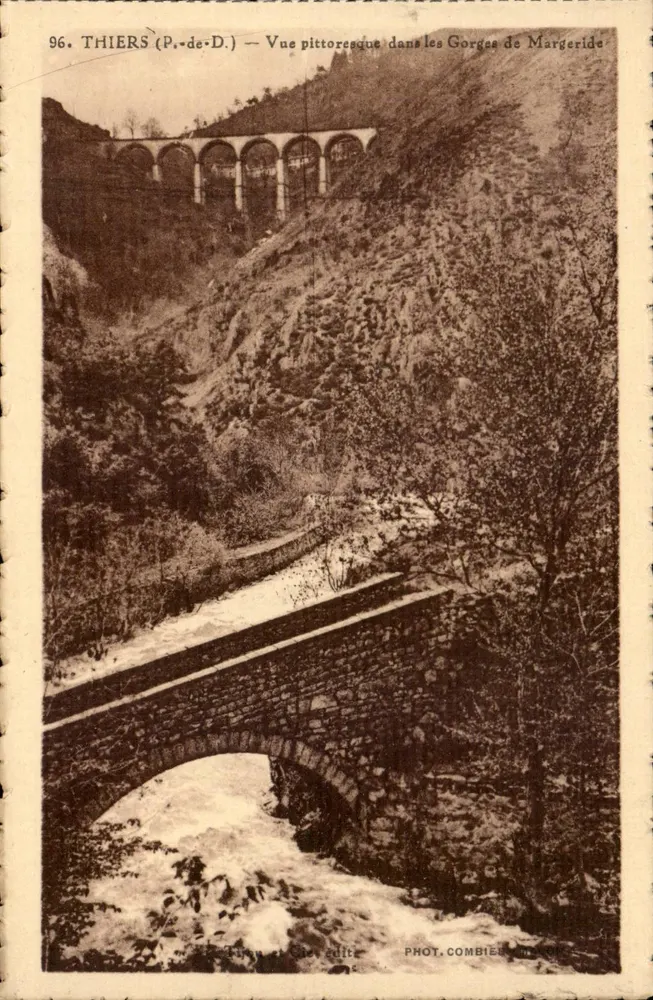 Thiers (P.-de-D.) — Landschaftliche Ansicht in den Gorges de Margeride — Fot. Combier - Vorderseite