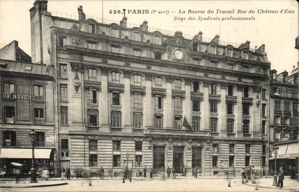 Paris (1. Arrondissement) — Die Arbeitsbörse, Rue du Château d'Eau — Sitz der Gewerkschaften - Vorderseite