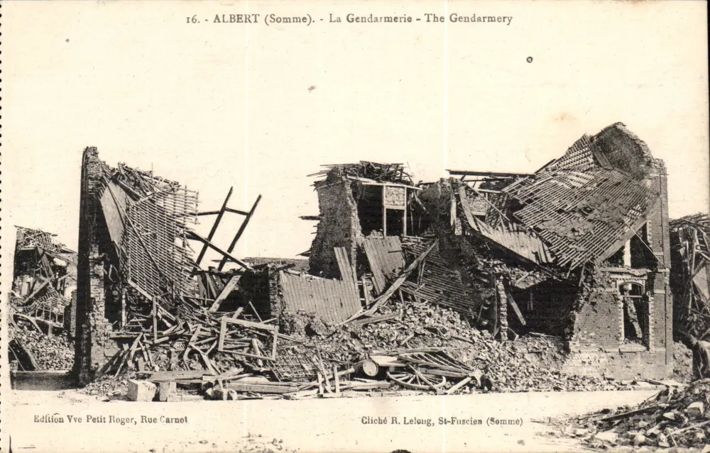 Albert (Somme) — A Gendarmeria Destruída — Edição Vve Petit Roger, Rue Carnot - Frente