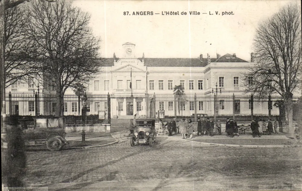 Angers — Hotel de Ville — L. V. fot. - Awers