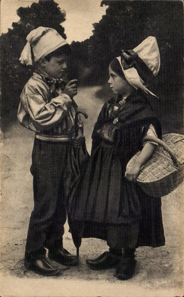 Kinder im normannischen Kostüm — Verlag Le Goudey, Nr. 3043 - Vorderseite