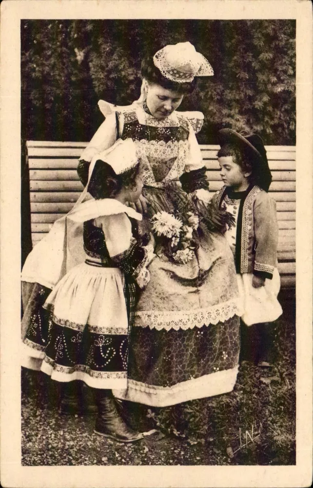 Família em traje tradicional — Rennes — Laurent de Rennes, n° 3701 - Frente