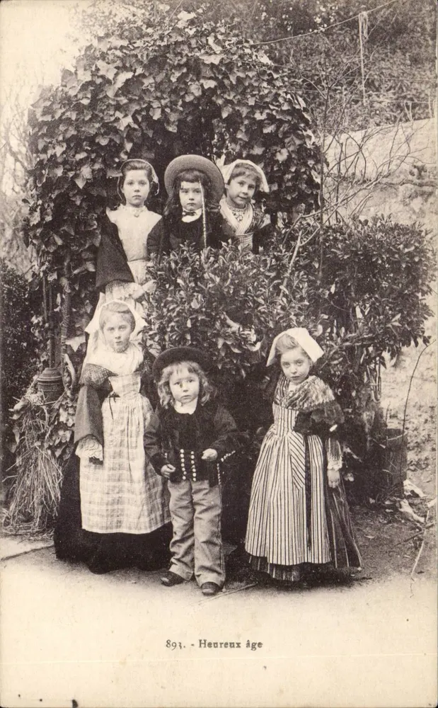 Cinco crianças — jardim sob lianeira — Laurent-Né, Hannes - Frente
