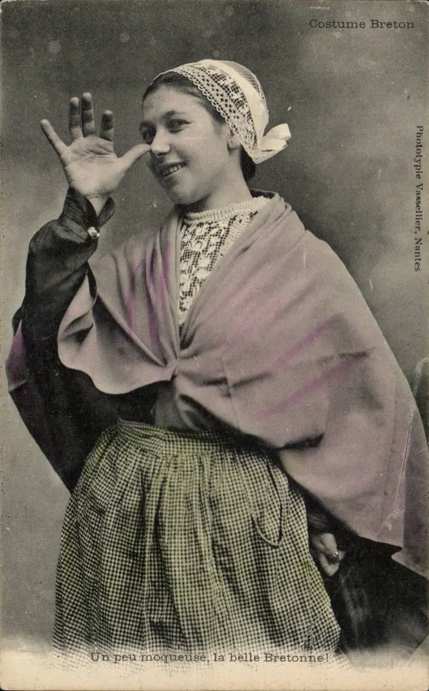 Mulher em traje breton — Fototype Vasselier, Nantes — número de série não visível - Frente