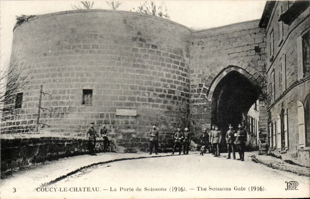 Coucy-le-Château — La Porte de Soissons (1916) — JND Phot. - Recto