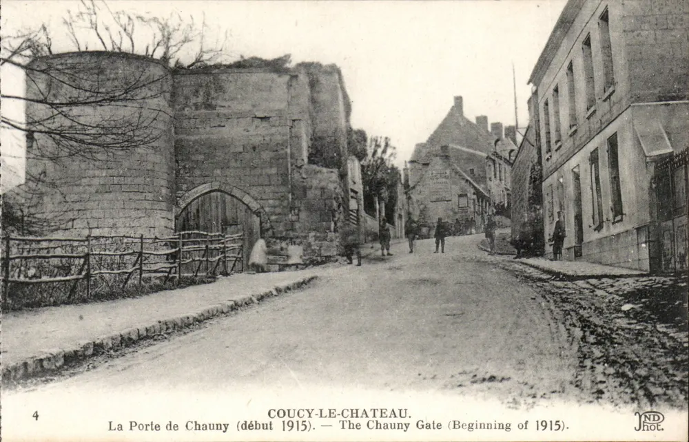 Coucy-le-Château — Die Pforte von Chauny (Anfang 1915) — JND Foto. - Vorderseite