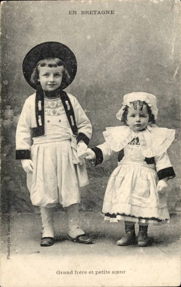 In der Bretagne — Großer Bruder und kleine Schwester — Phototypie Vassellier, Nr. 104 - Vorderseite