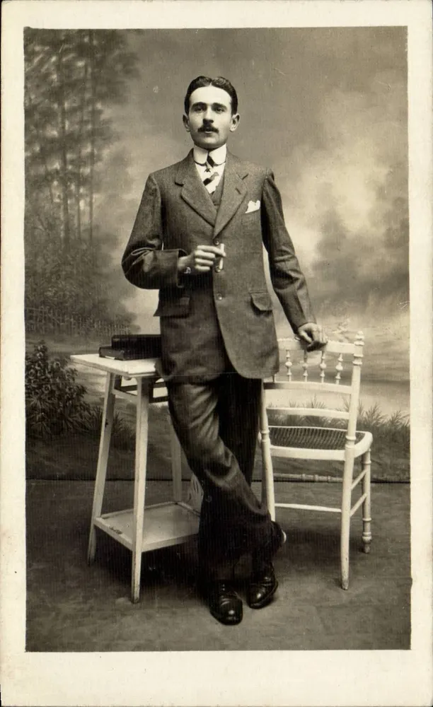 Portrait d'un homme en costume — studio — éditeur inconnu - Recto