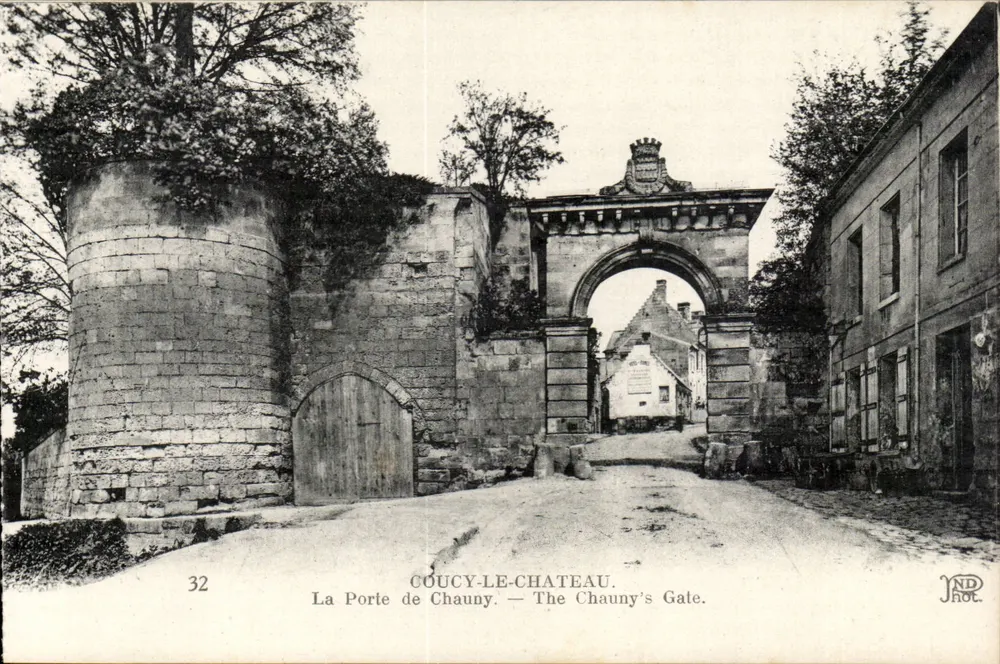 Coucy-le-Château — A Porta de Chauny — editor Neurudein Frères, n° 32 - Frente