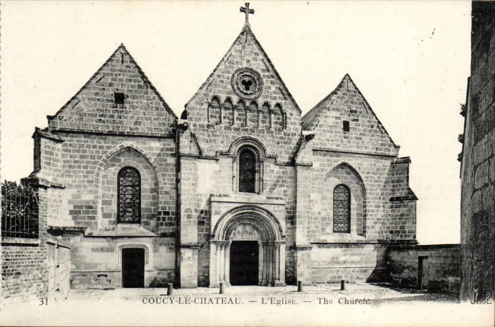 Coucy-le-Château — A Igreja — The Church — Jhot. n°31 - Frente