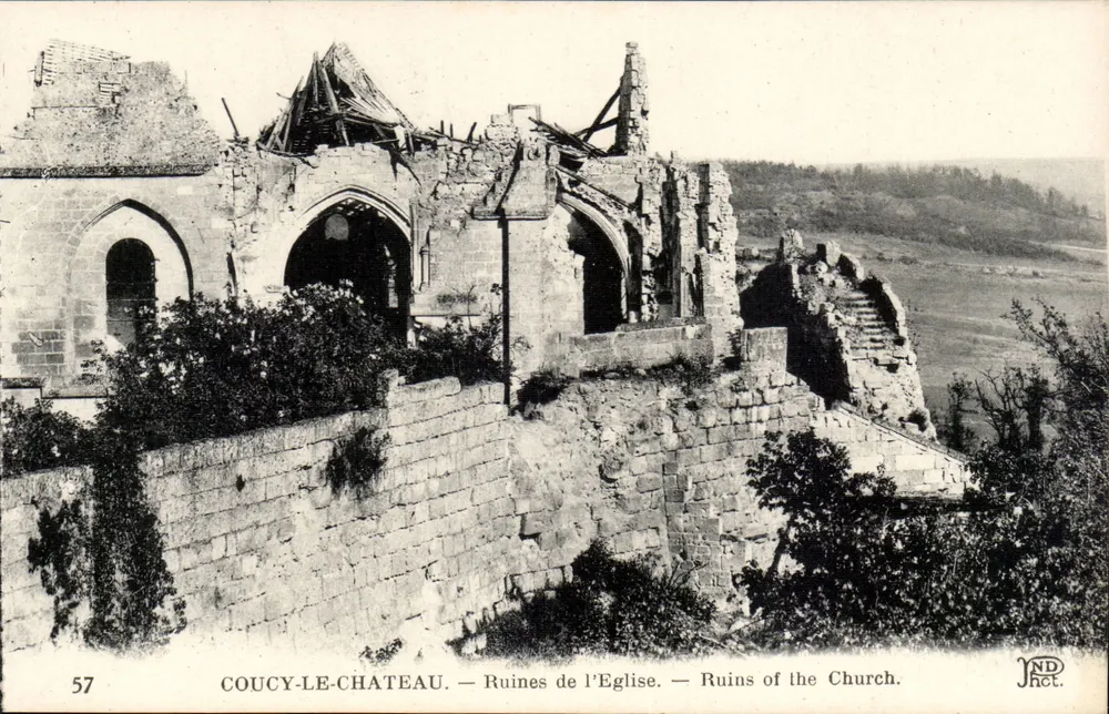 Coucy-le-Château — Ruínas da Igreja — Ruins of the Church. - Frente