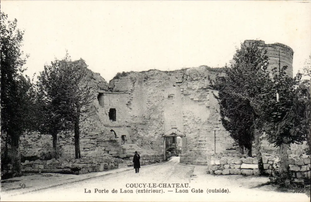 Coucy-le-Château — A Porta de Laon (exterior) — Fot. Jot. - Frente