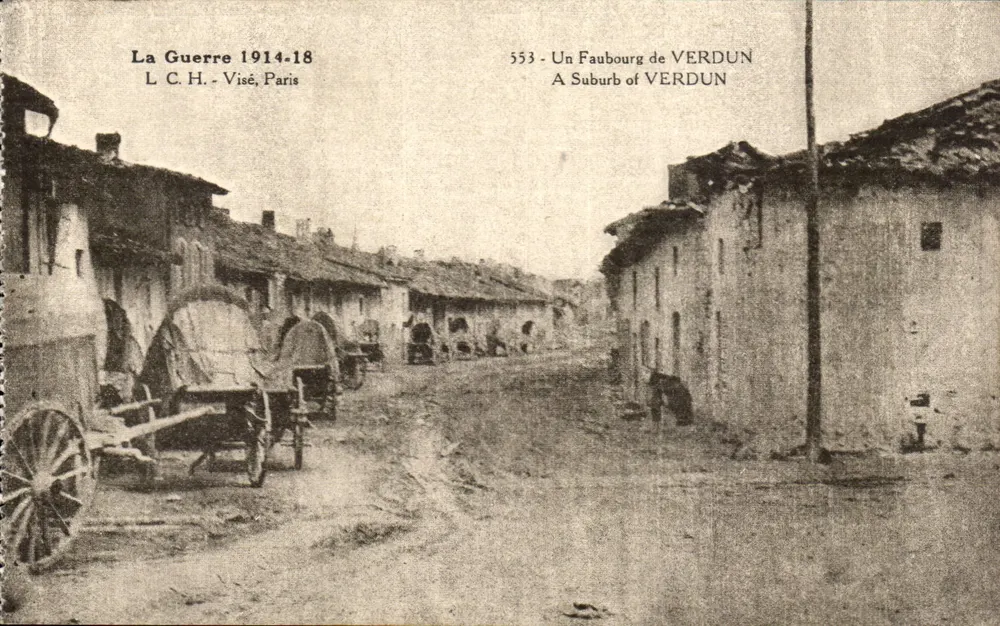 Un Faubourg de VERDUN — La Guerre 1914-18 — L.C.H. - Visé, Paris - Recto