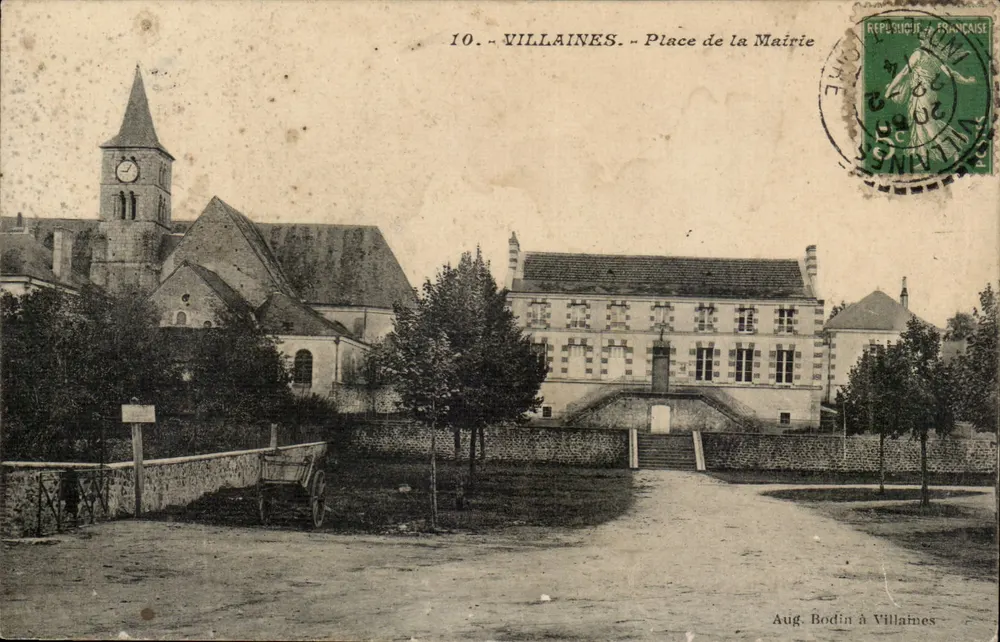 Villaines - Place de la Mairie — éditeur Aug. Bodin à Villaines, n°10 - Recto